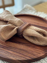 Cargar imagen en el visor de la galería, Sets de Bases de Plato madera Parota 4, 6, 8, 12 pz