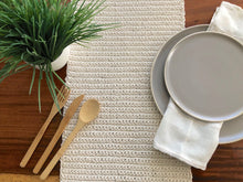 Cargar imagen en el visor de la galería, Camino de Mesa Saffron
