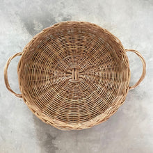 Cargar imagen en el visor de la galería, Bandeja de Bejuco Circular
